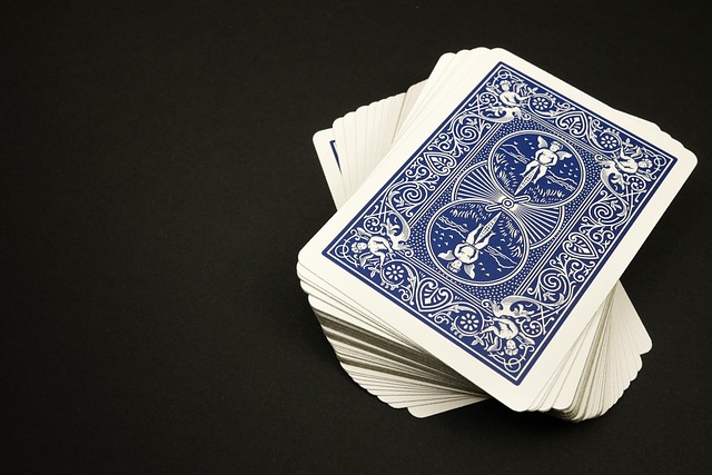 Pokerkombinasjoner og kostnadene ved å spille dem